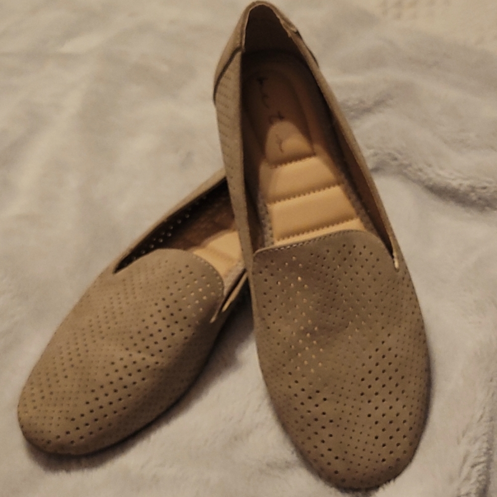 Me Too flats size 8.5